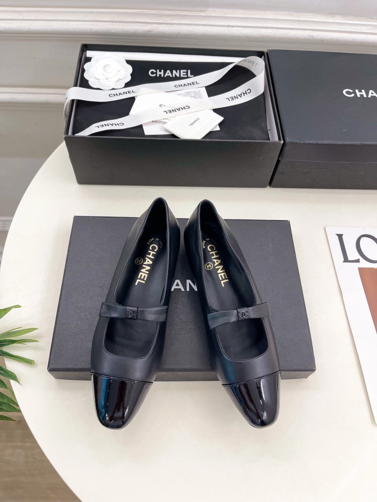 Classic shoes Chanel from bow