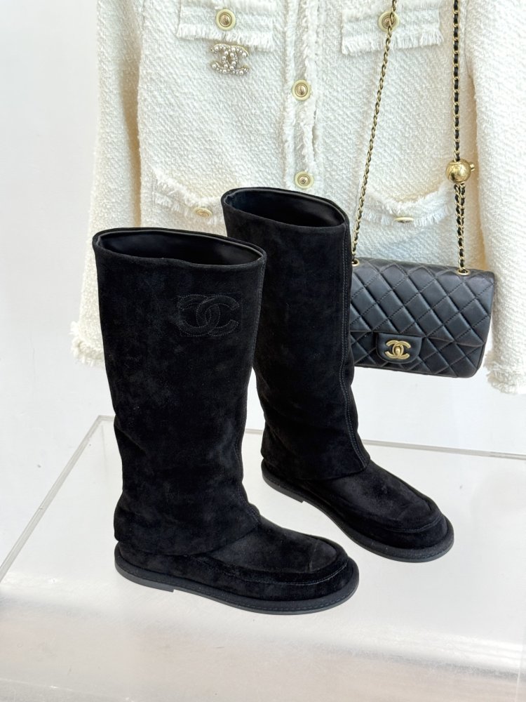 Классические замшевые сапоги Chanel Double C фото 3