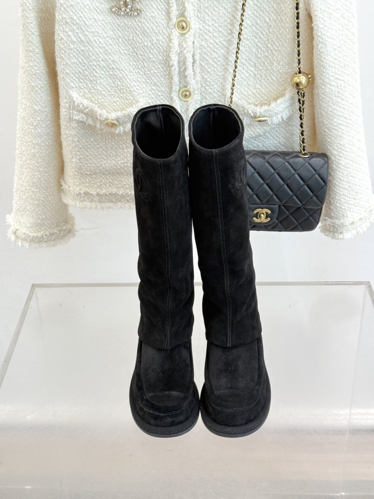 Классические замшевые сапоги Chanel Double C фото 4