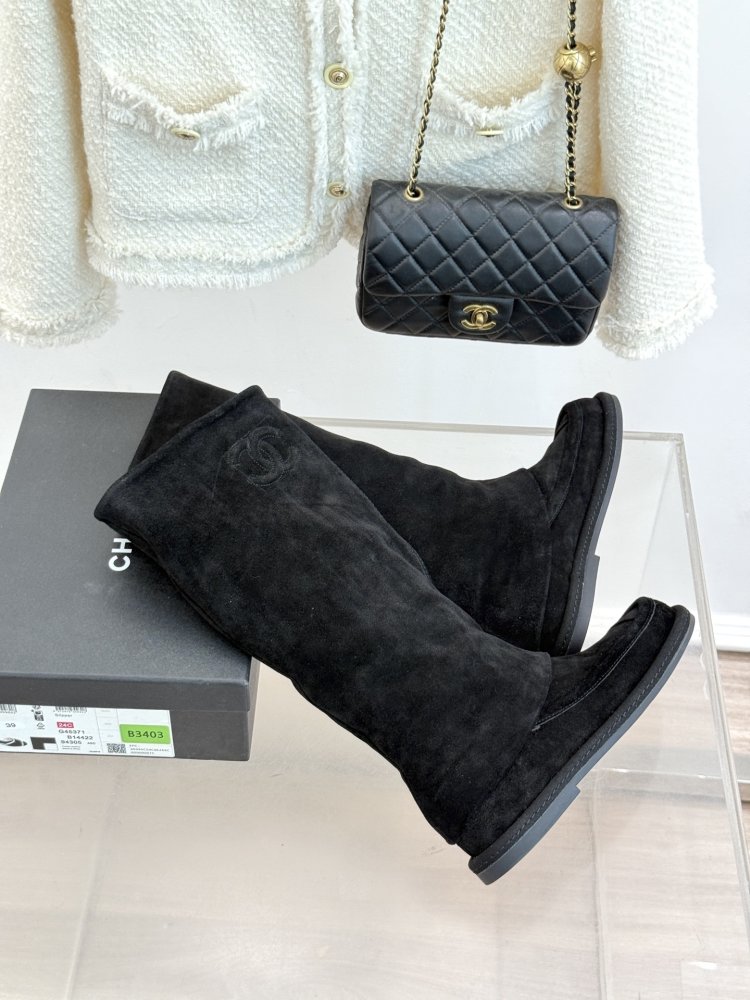 Классические замшевые сапоги Chanel Double C фото 5