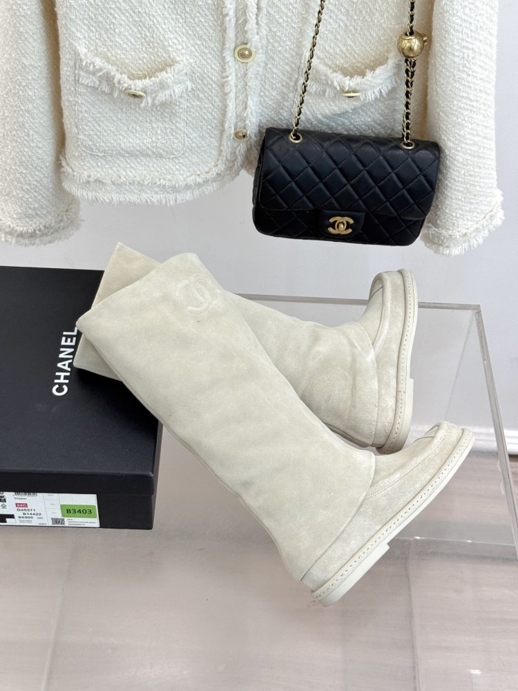 Классические замшевые сапоги Chanel Double C фото 5