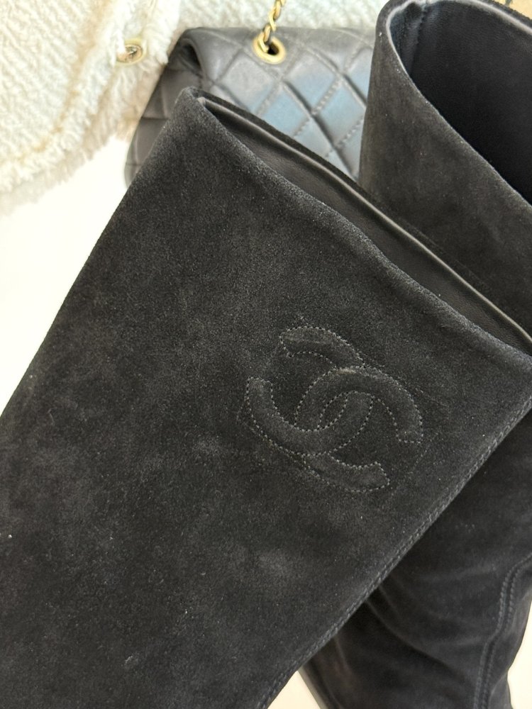 Классические замшевые сапоги Chanel Double C фото 6