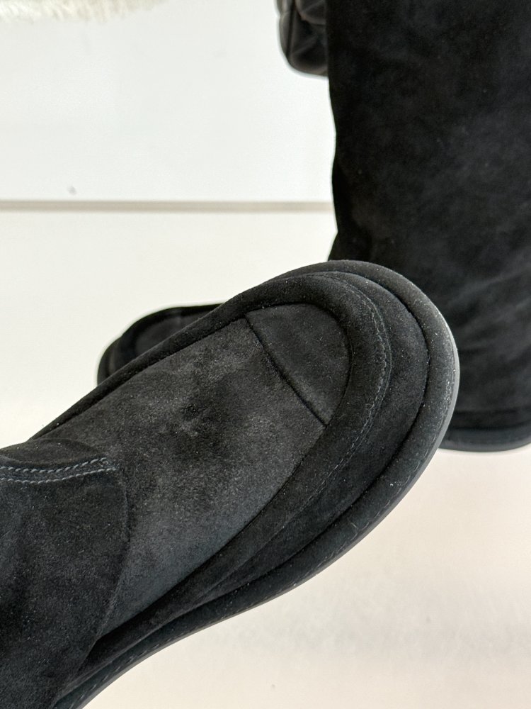 Классические замшевые сапоги Chanel Double C фото 7