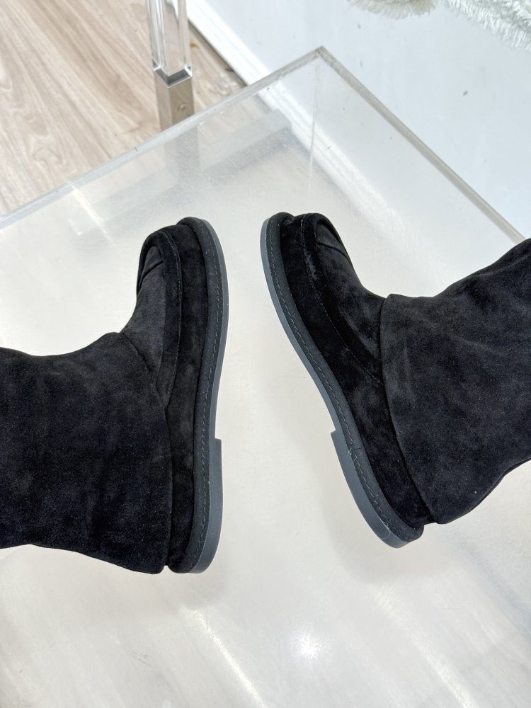 Классические замшевые сапоги Chanel Double C фото 8