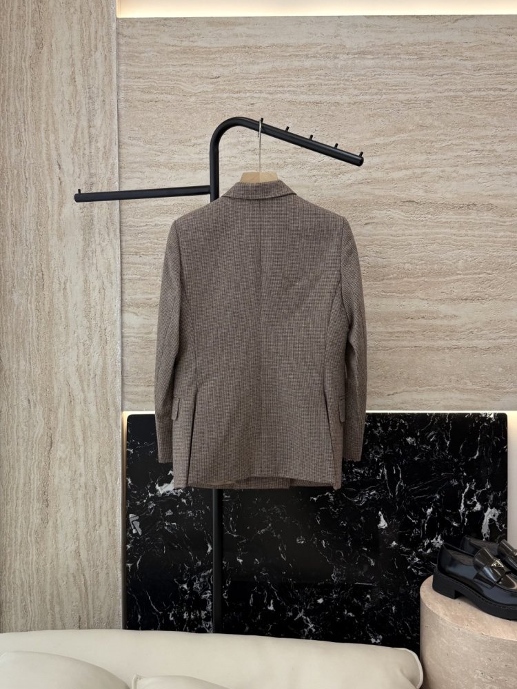 Класичний двобортний піджак з довгими рукавами фото 2