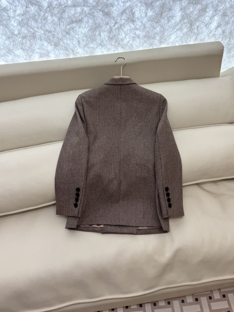 Класичний двобортний піджак з довгими рукавами фото 4