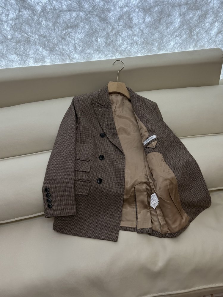 Класичний двобортний піджак з довгими рукавами фото 5