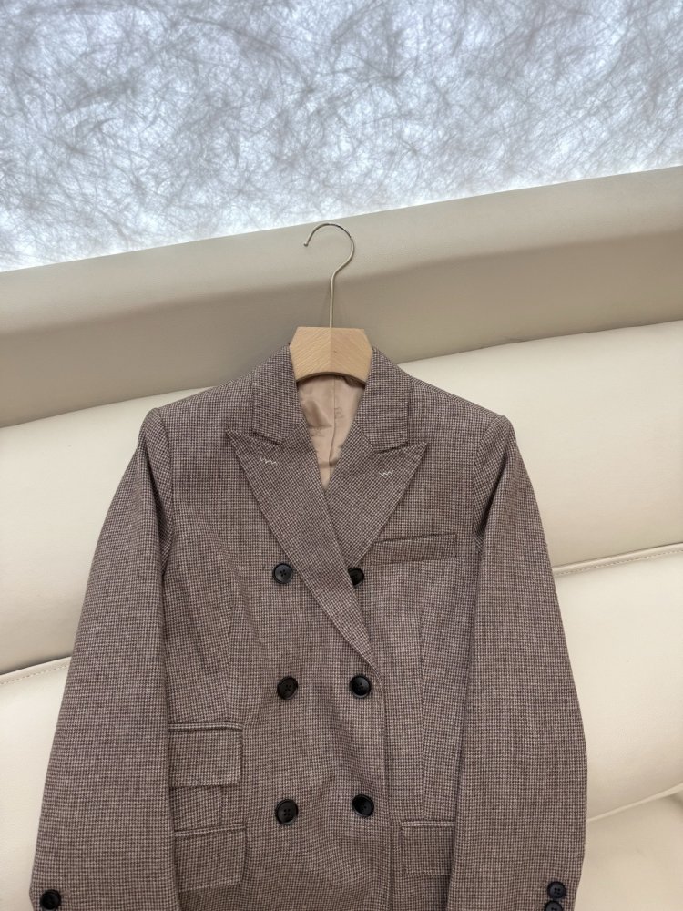 Класичний двобортний піджак з довгими рукавами фото 6