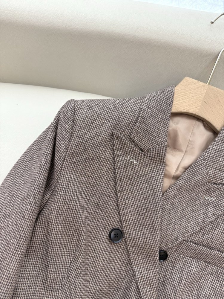 Класичний двобортний піджак з довгими рукавами фото 7