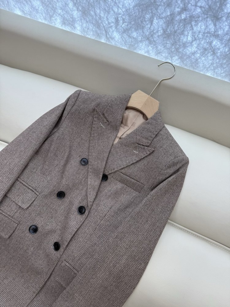 Класичний двобортний піджак з довгими рукавами фото 8