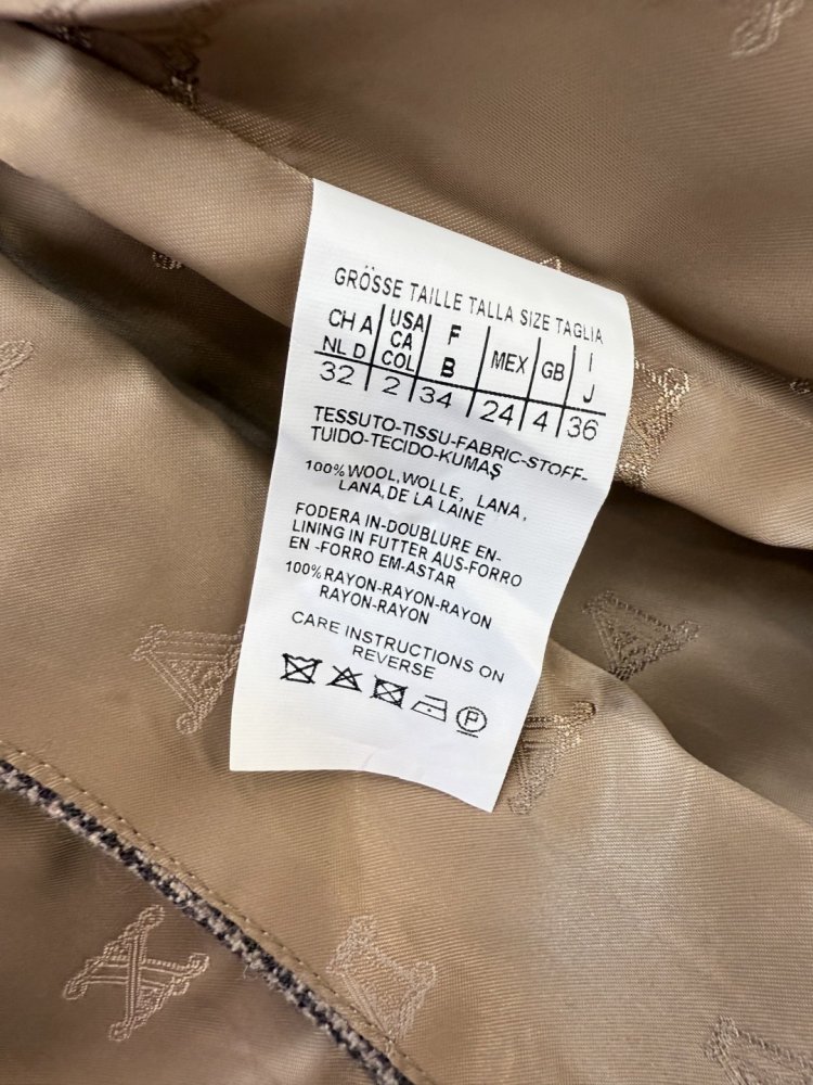 Класичний двобортний піджак з довгими рукавами фото 9