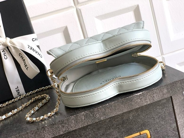 Clutch CHANEL 25B at form hearts фото 6