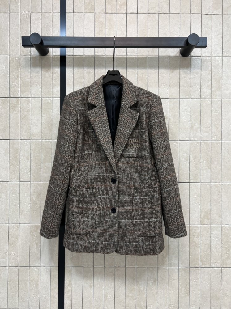 Картатий блейзер в ретро-британському стилі