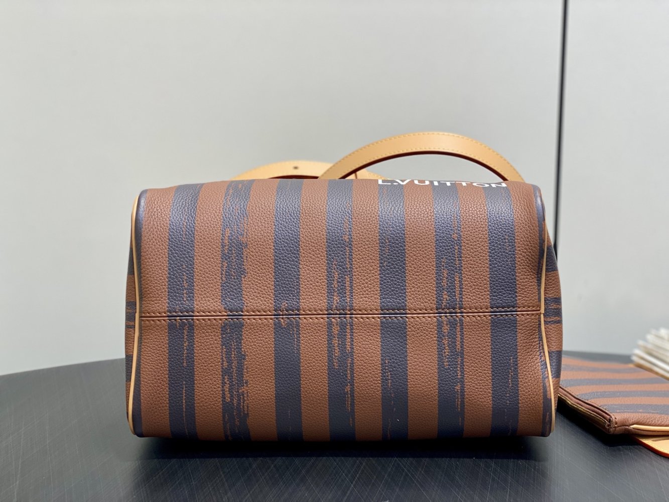 Кофейная полосатая сумка Speedy Pillow Bag 32 см фото 5