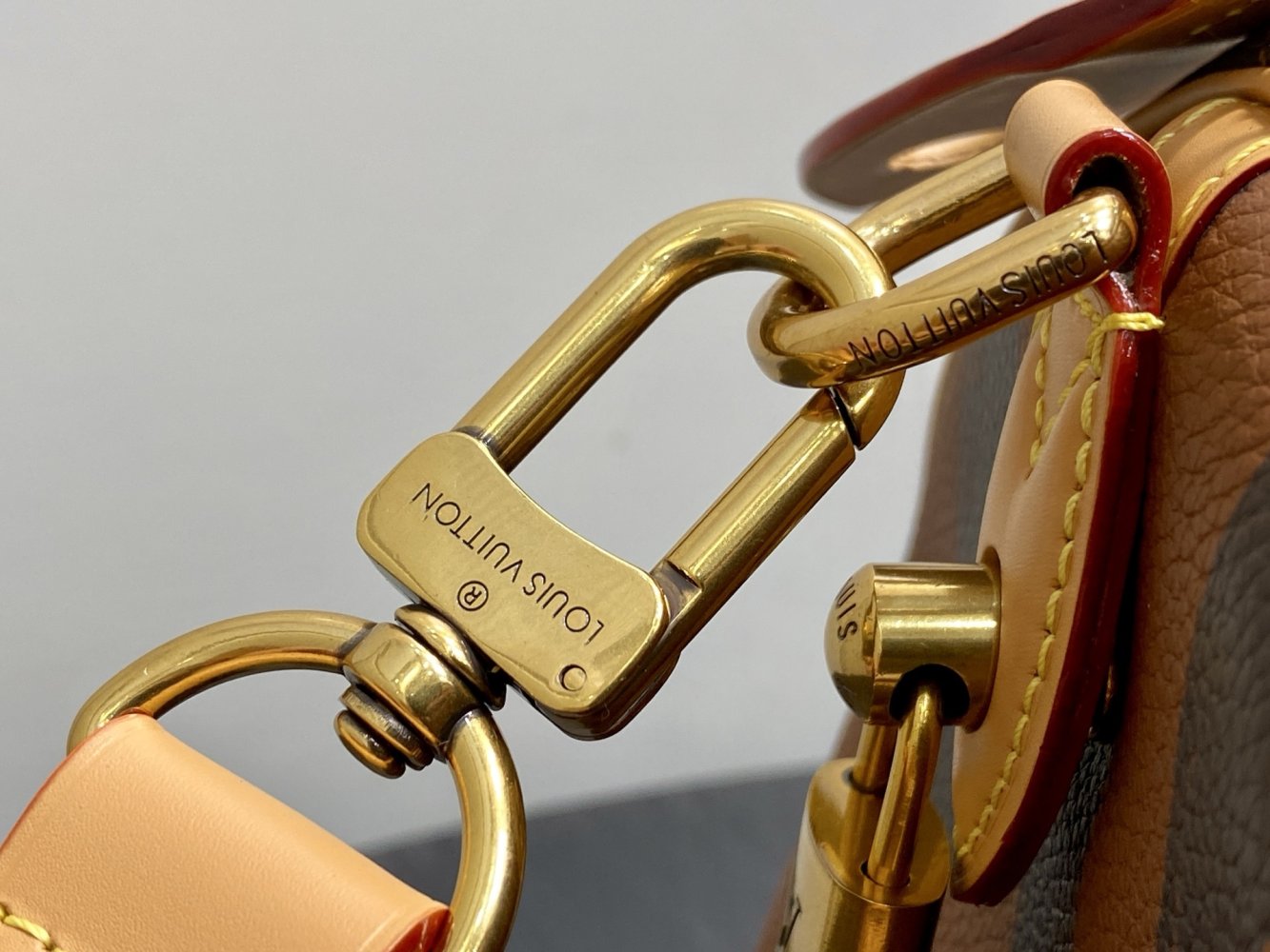 Кофейная полосатая сумка Speedy Pillow Bag 32 см фото 9