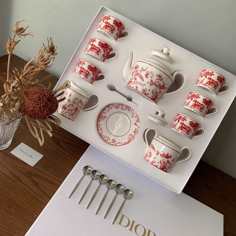 Кофейный сервиз Dior Red Touy из костяного фарфора на 6 персон