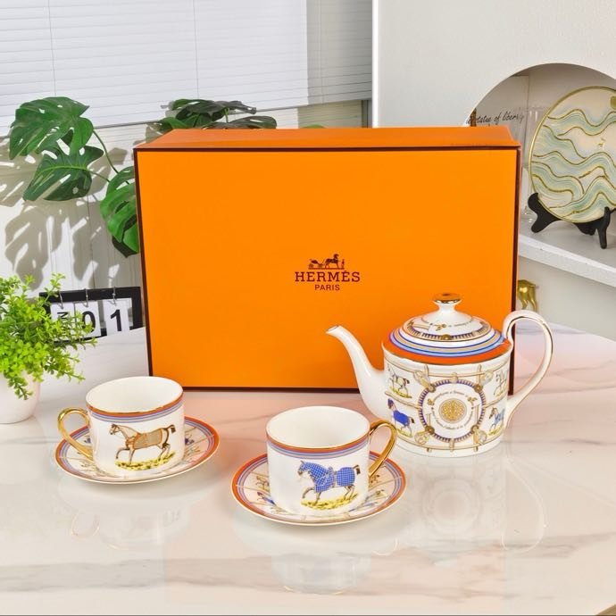 Coffee service of bone porcelain on 2 person