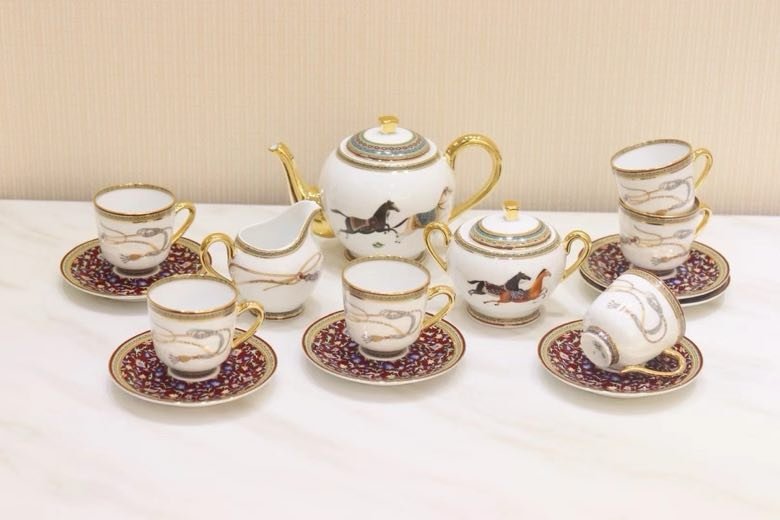 Кофейный сервиз из костяного фарфора