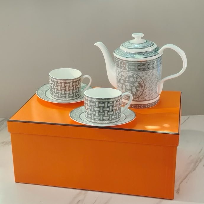 Coffee service of bone porcelain