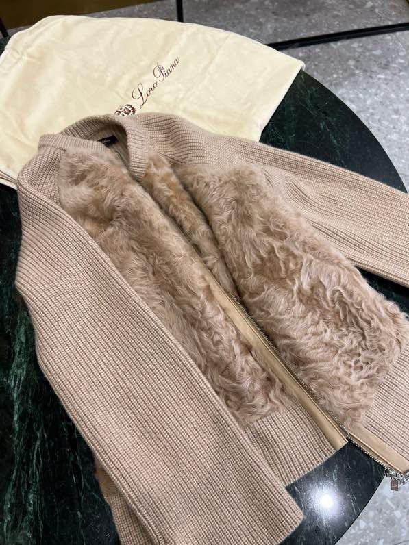 Blouse cashmere with removable fur фото 2