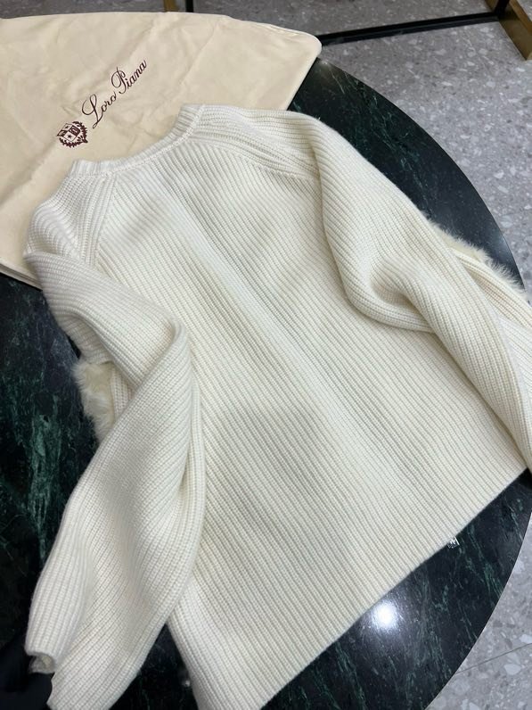 Blouse cashmere with removable fur фото 3