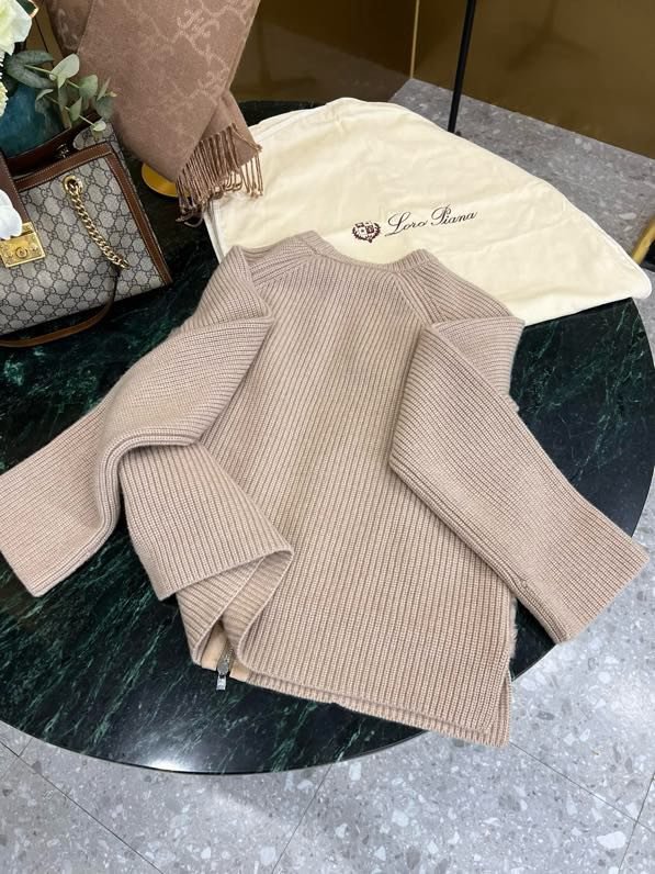 Blouse cashmere with removable fur фото 4