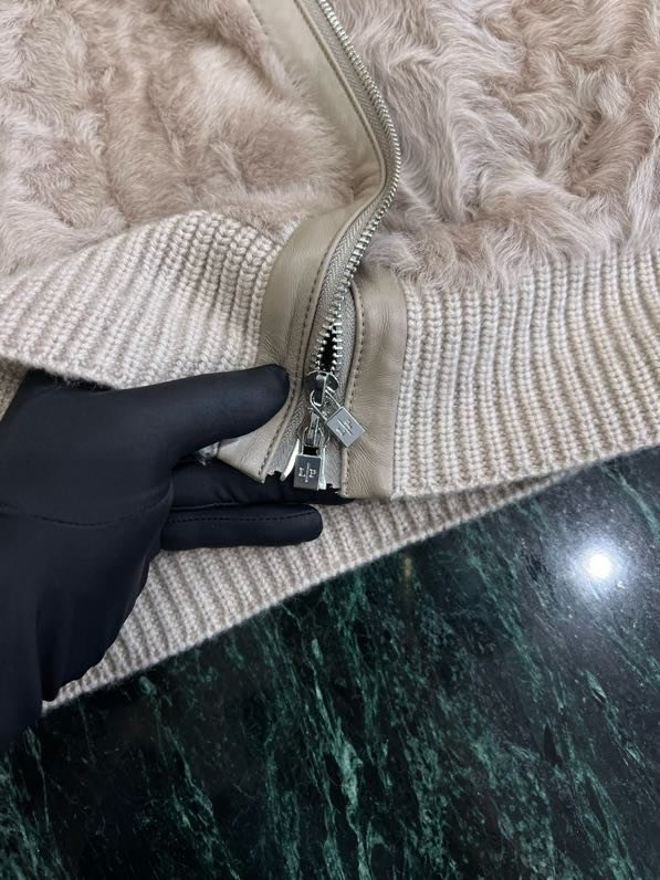 Кофта кашемировая со съемным мехом фото 4