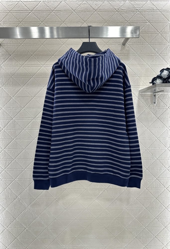 Blouse from hood and clasp on lightning фото 2