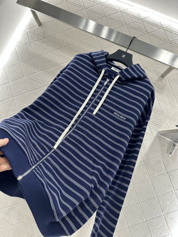 Blouse from hood and clasp on lightning фото 6