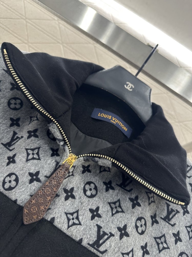 Кофта спортивная на молнии фото 6