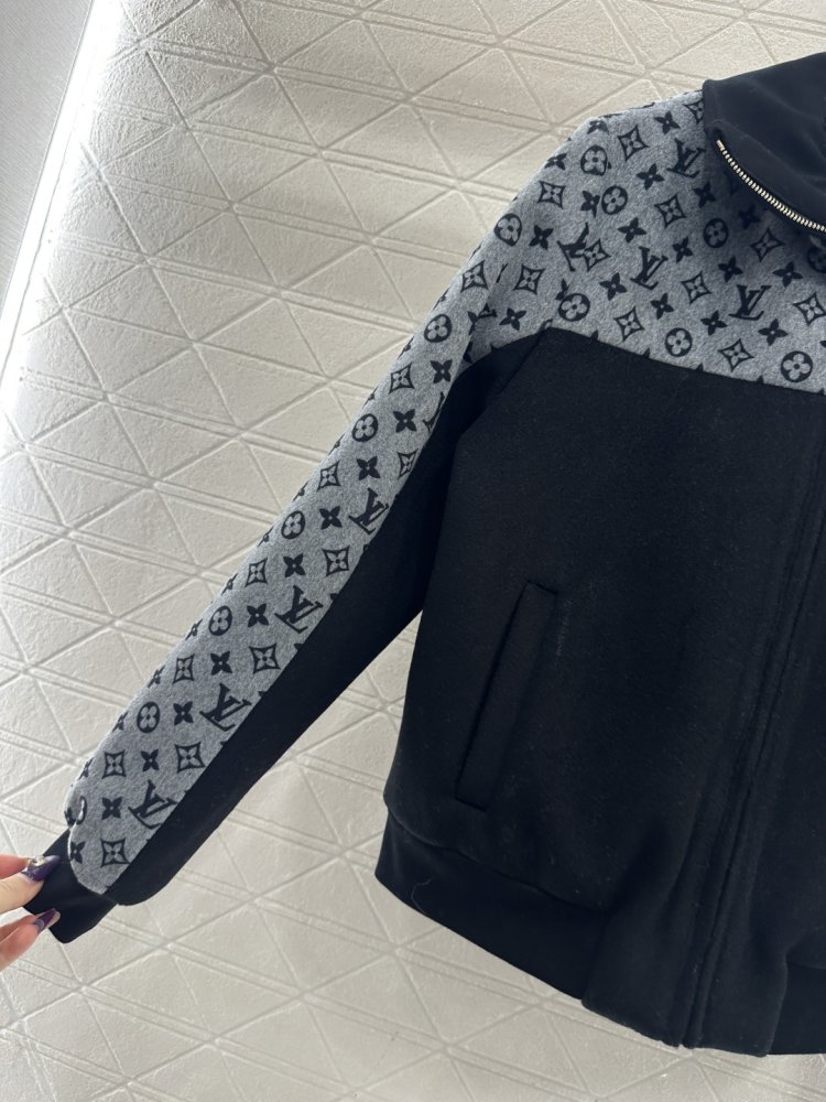 Кофта спортивная на молнии фото 7