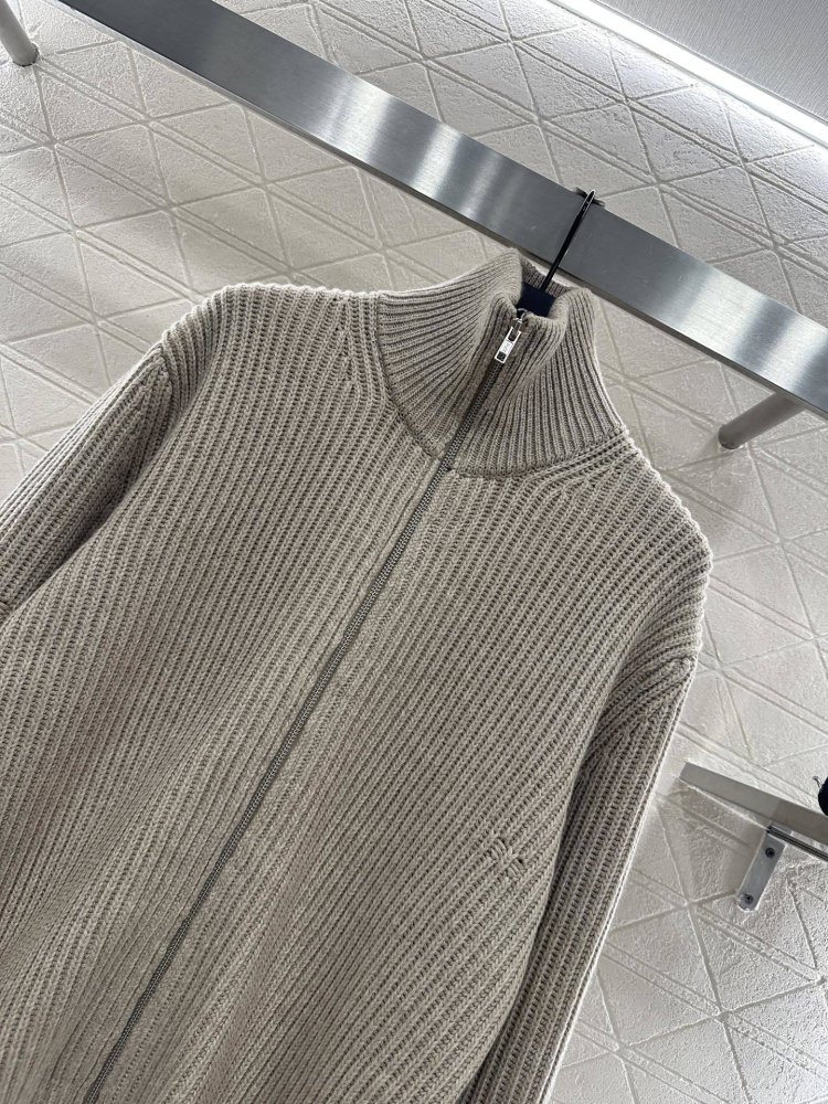 Кофта женская с рваными рукавами фото 3