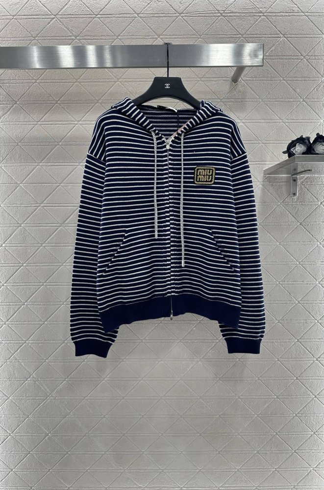 Кофта жіноча