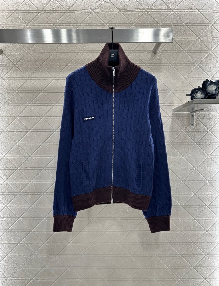 Кофта жіноча