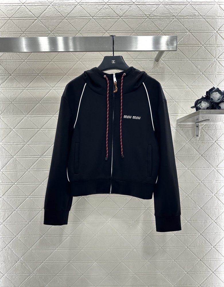 Кофта жіноча