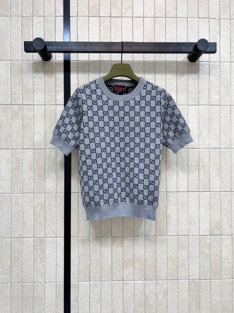 Кофта жіноча