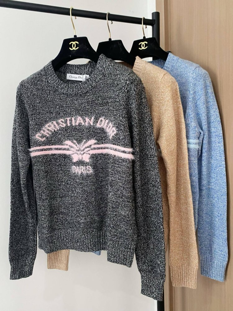 Кофта жіноча