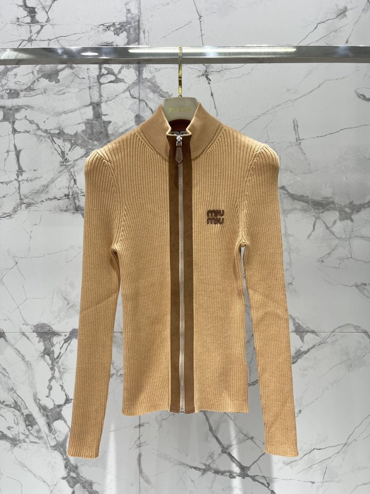 Кофта жіноча