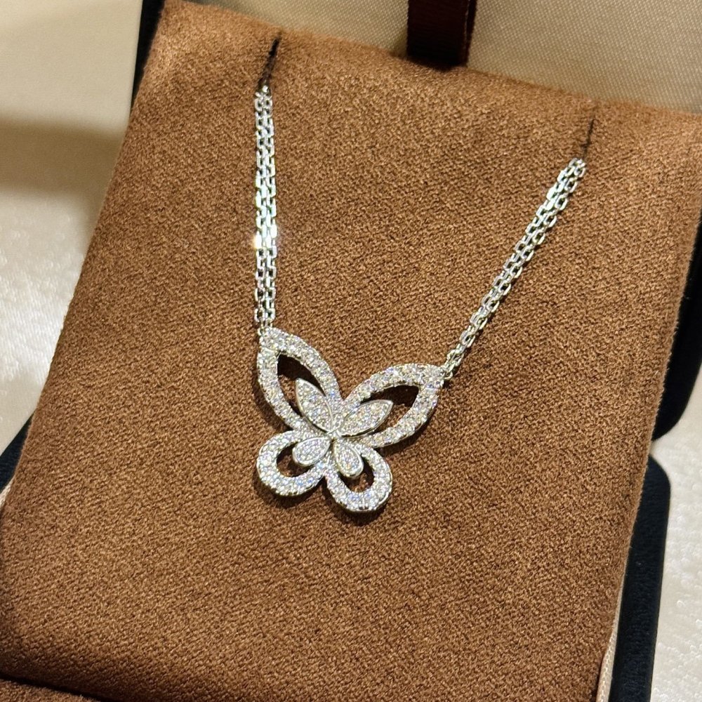 Колье с бабочкой