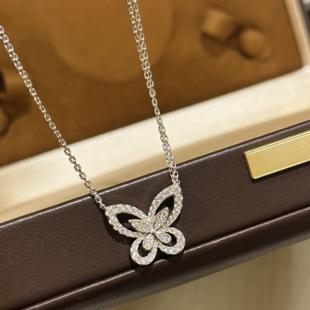 Колье с бабочкой фото 9