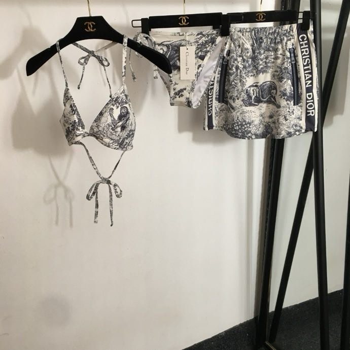 Комплект бикини из трех частей