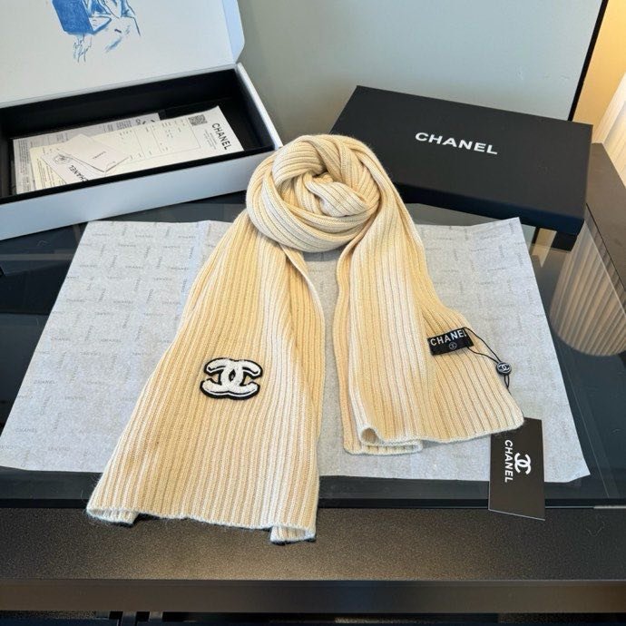 Комплект шапка, шарф і рукавички фото 2