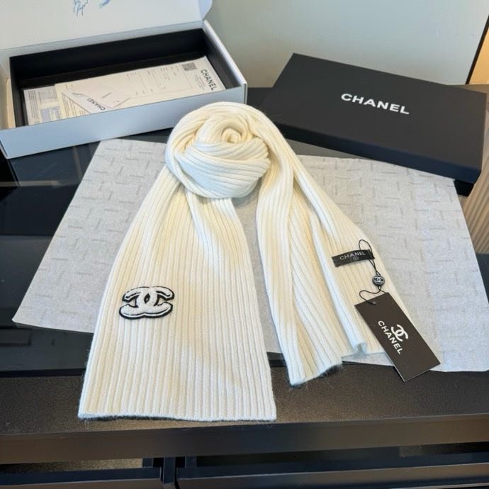 Комплект шапка, шарф і рукавички фото 2