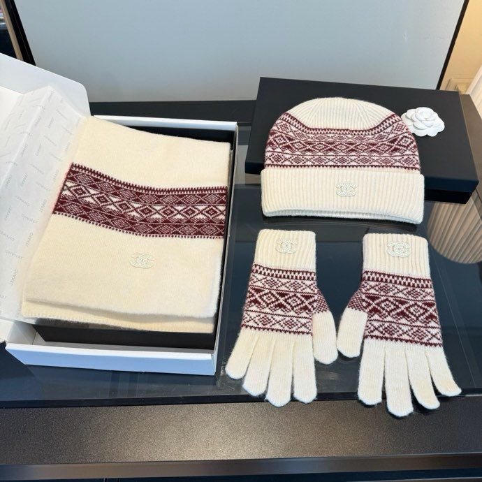 Комплект шапка, шарф і рукавички фото 2