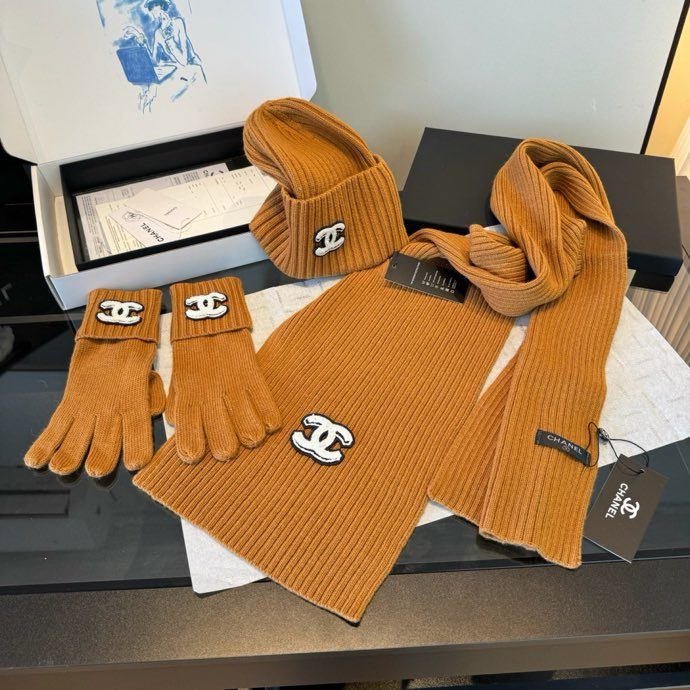 Комплект шапка, шарф і рукавички фото 3