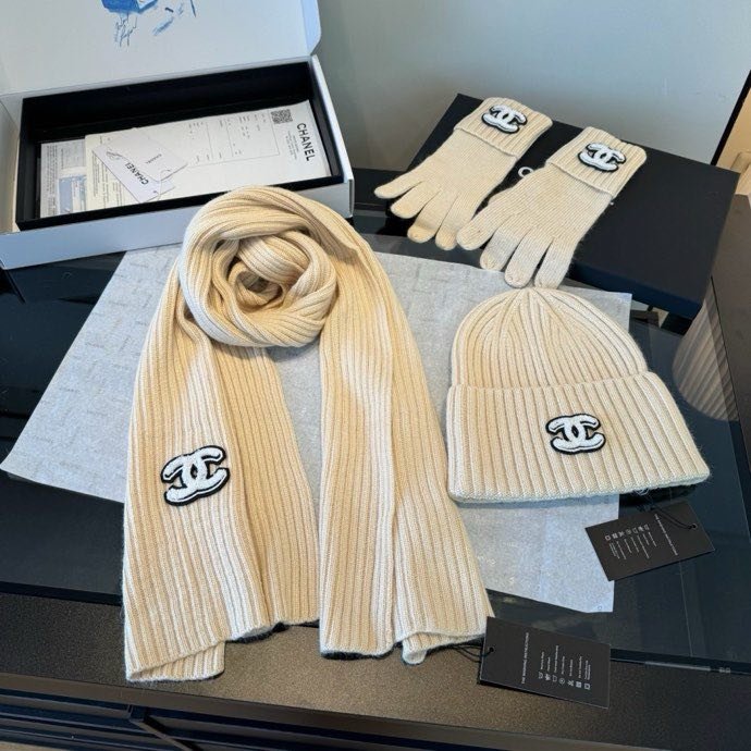 Комплект шапка, шарф і рукавички фото 3