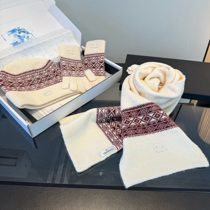 Комплект шапка, шарф і рукавички фото 3