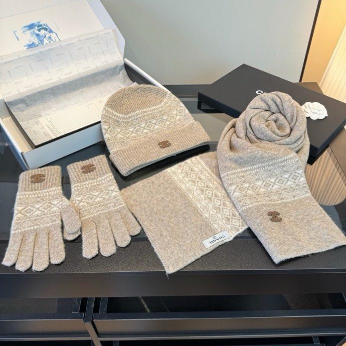 Комплект шапка, шарф і рукавички фото 5