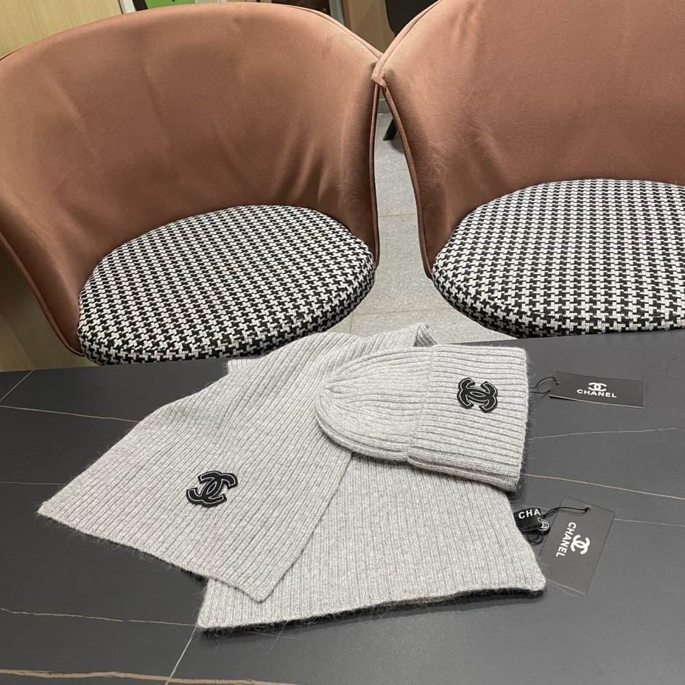 Комплект шерстяные шапка и шарф фото 10