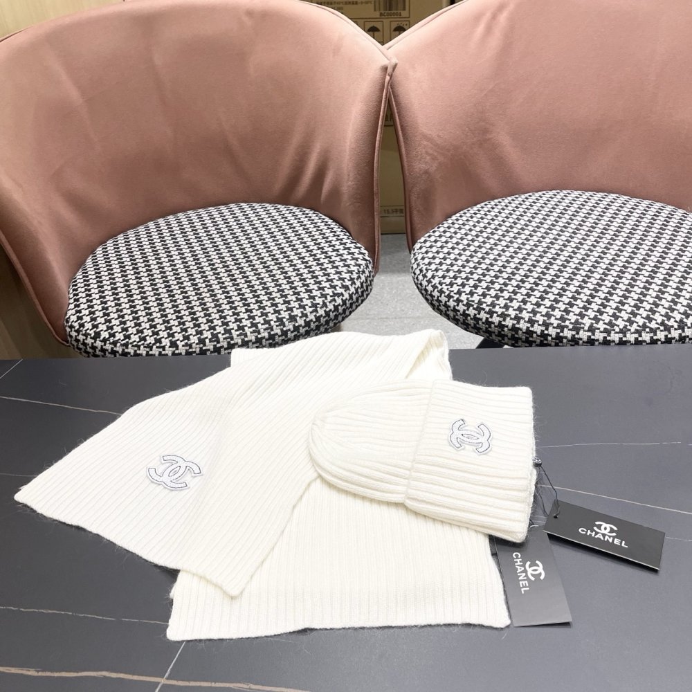 Комплект шерстяные шапка и шарф фото 10